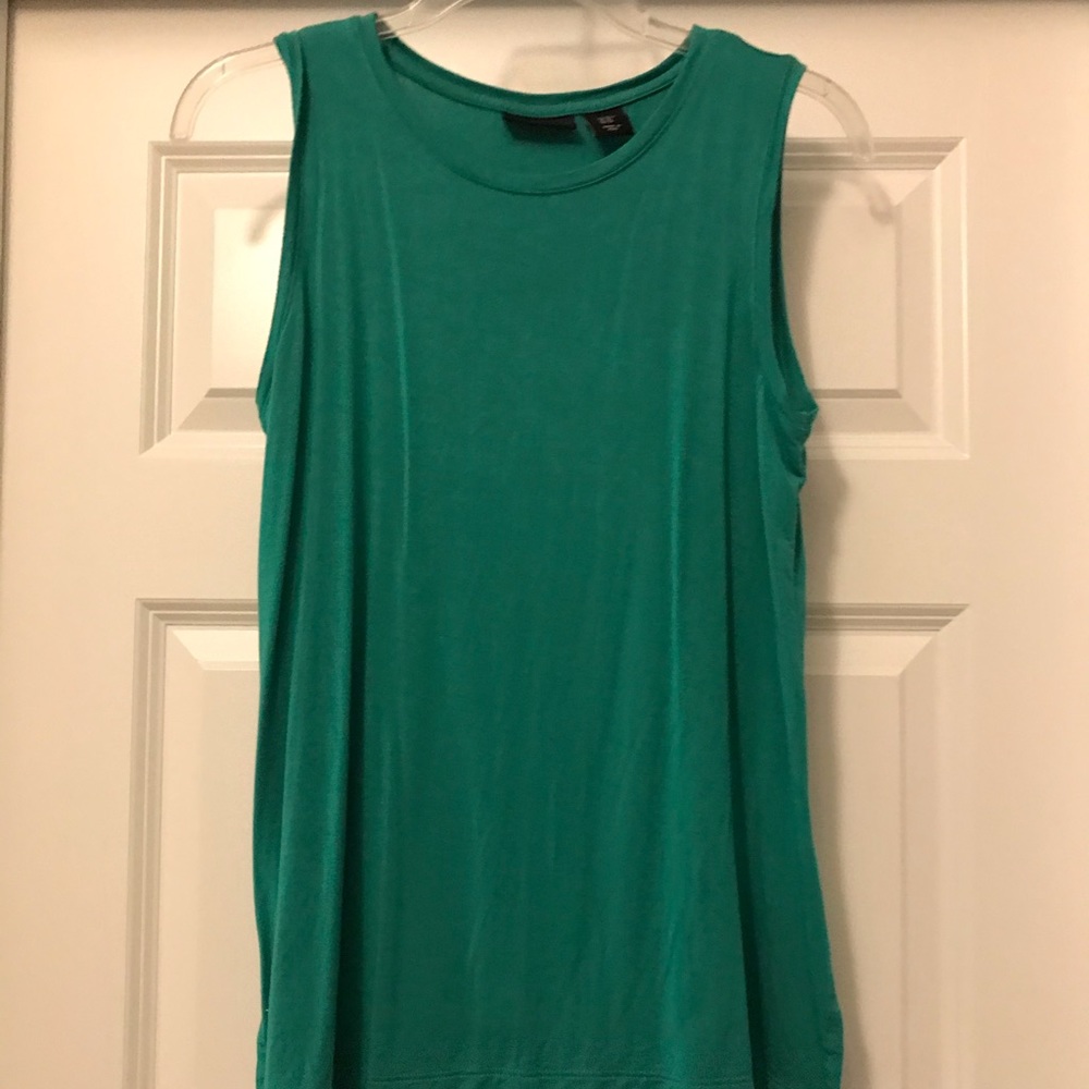 Sleeveless swing top